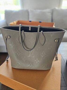 Louis Vuitton Neverfull MM Turtledove. LV